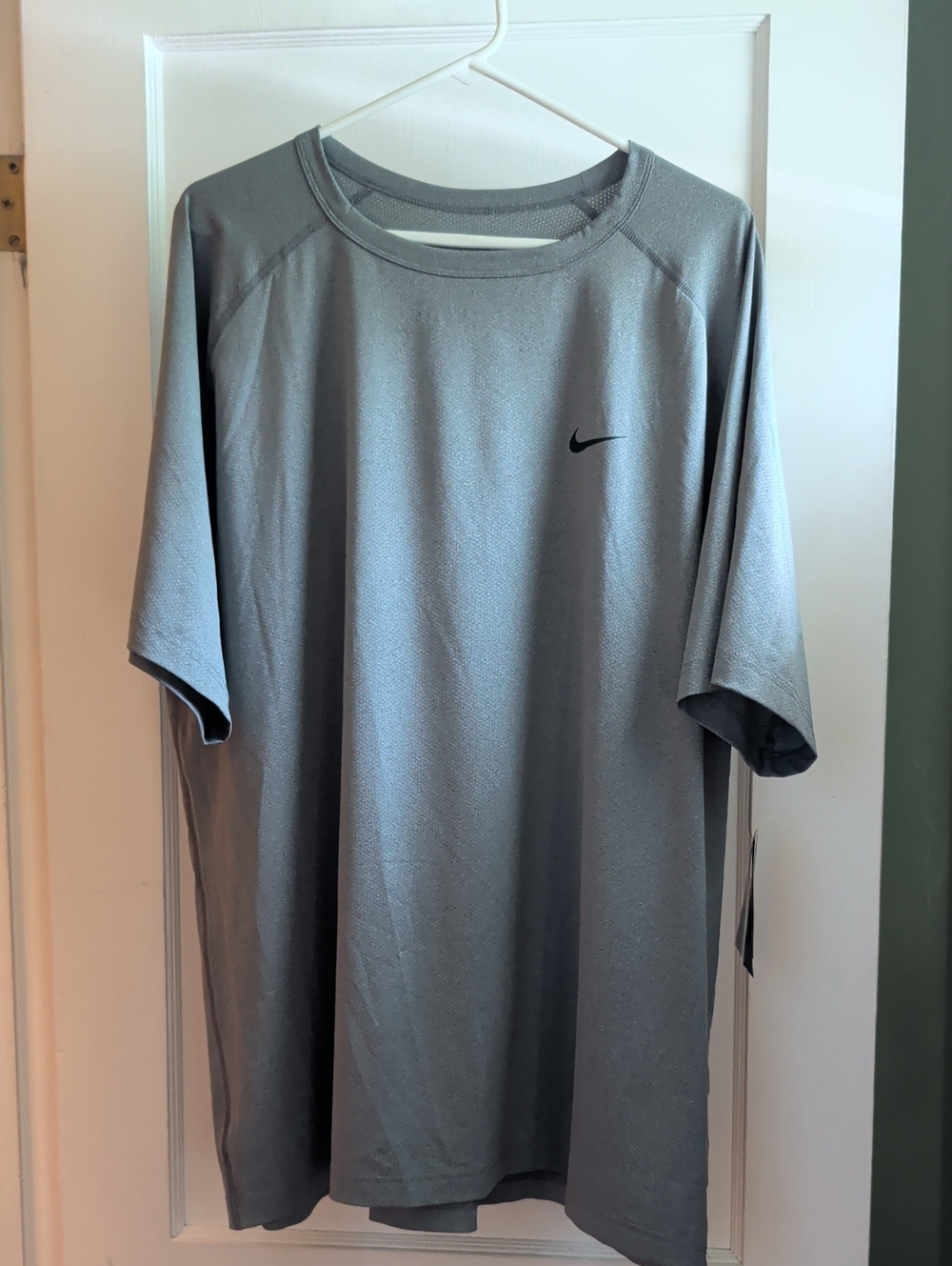 NWT Nike Men's Gray Short-Sleeve Dri-Fit Tee with Black Swoosh XXL Tall
